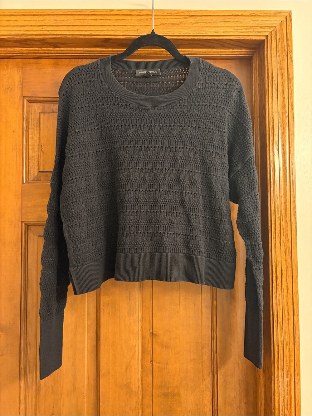 BANANA REPUBLIC black cropped crewneck sweater